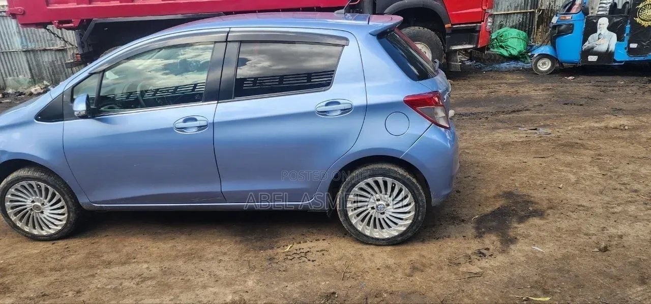 Toyota Yaris 2012 Blue