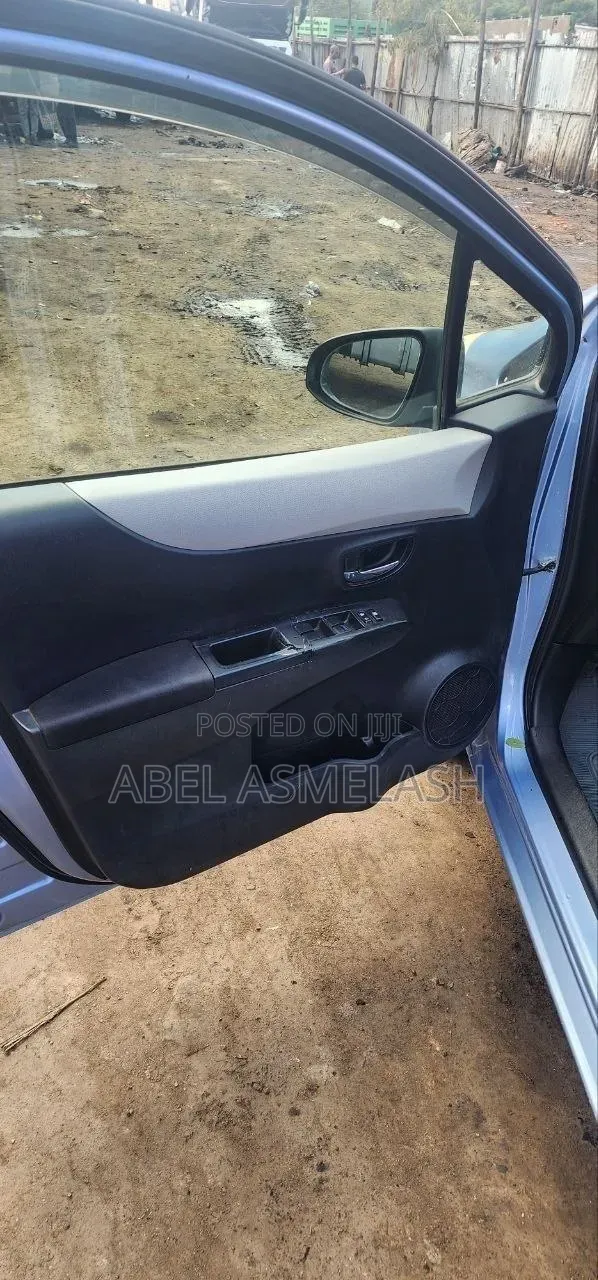 Toyota Yaris 2012 Blue