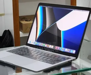 New Laptop Apple MacBook Pro 2019 16GB Intel Core i7 SSD 512GB