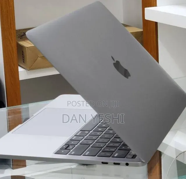 New Laptop Apple MacBook Pro 2019 16GB Intel Core i7 SSD 512GB