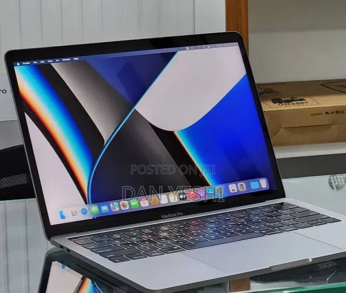 New Laptop Apple MacBook Pro 2019 16GB Intel Core i7 SSD 512GB