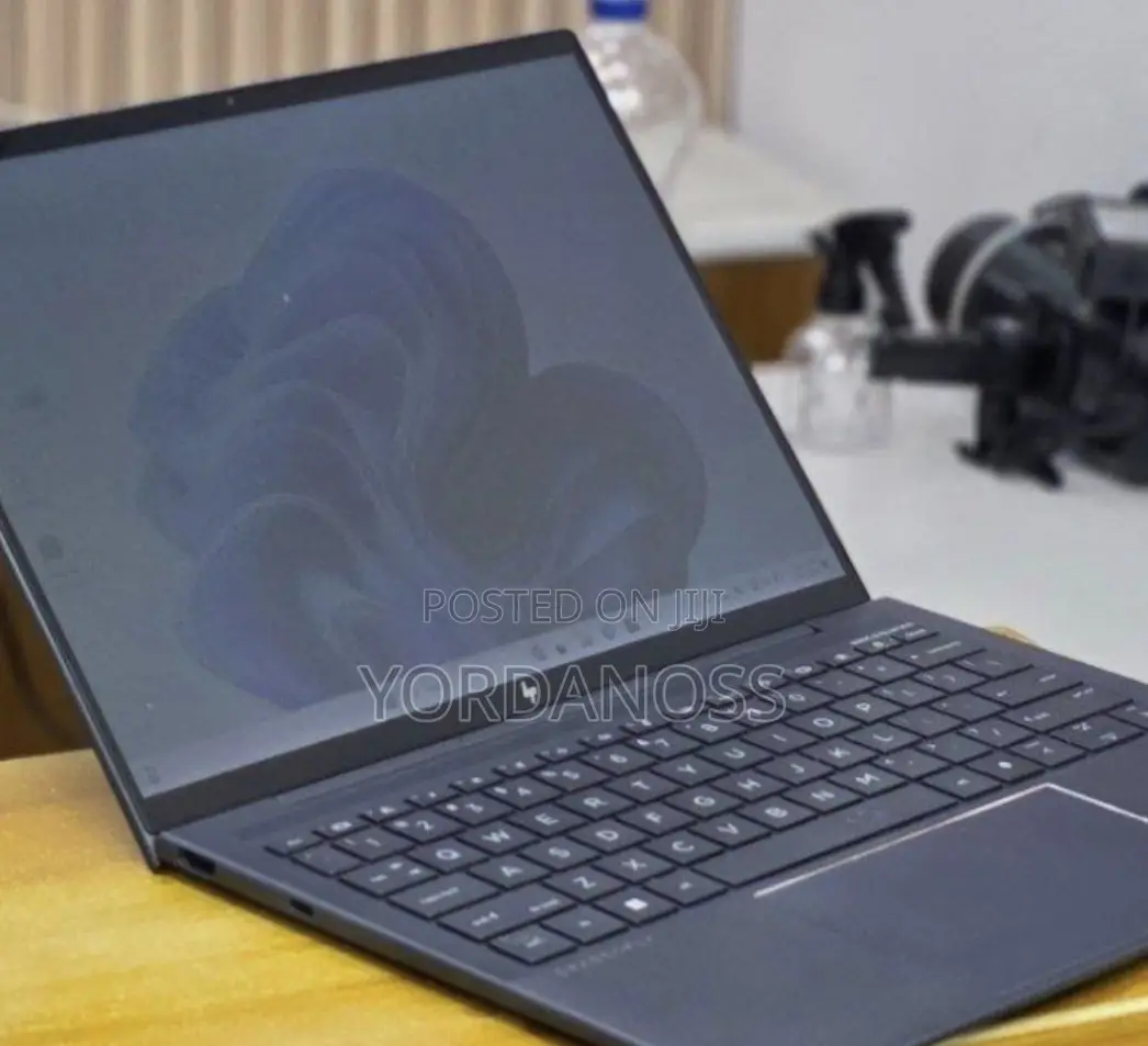 New Laptop HP Dragonfly Folio 16GB Intel Core i7 SSD 512GB