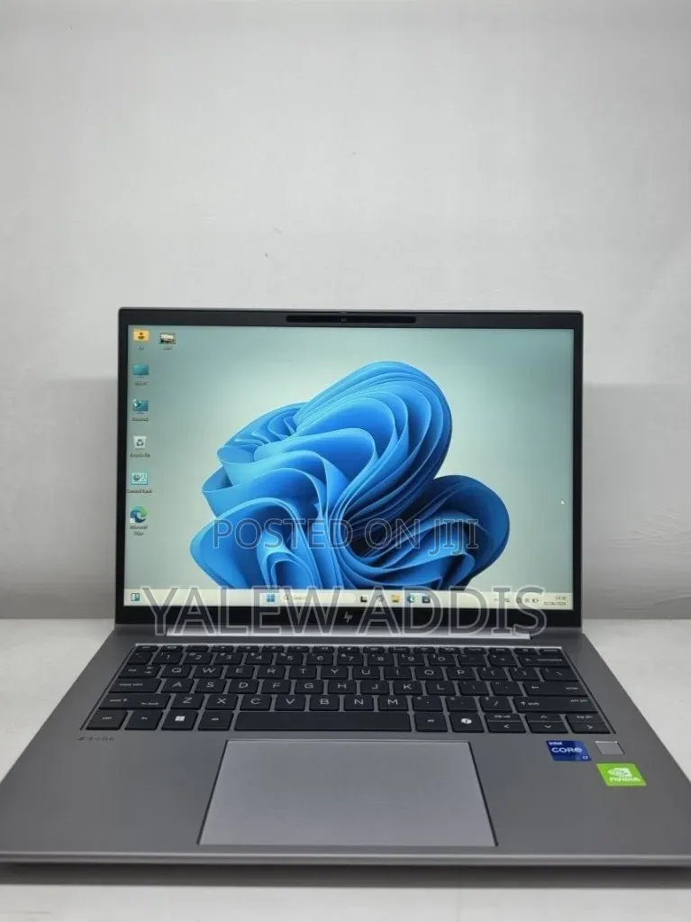 New Laptop HP ZBook Firefly G9 16GB Intel Core i7 SSD 512GB