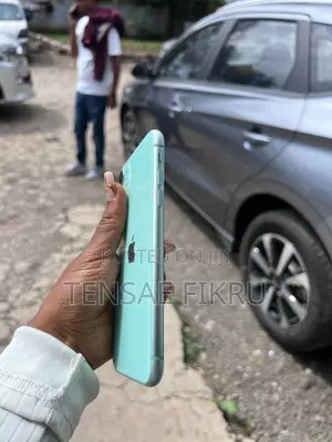 New Apple iPhone 11 128 GB Green