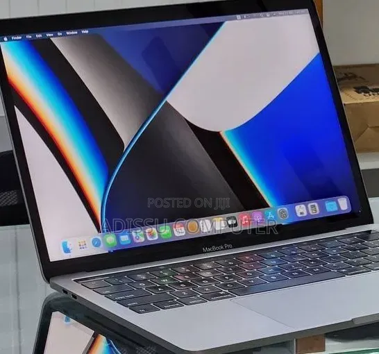 New Laptop Apple MacBook Pro 2019 16GB Intel Core i7 SSD 512GB