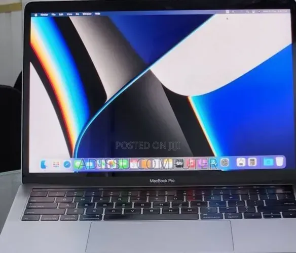 New Laptop Apple MacBook Pro 2019 16GB Intel Core i7 SSD 512GB