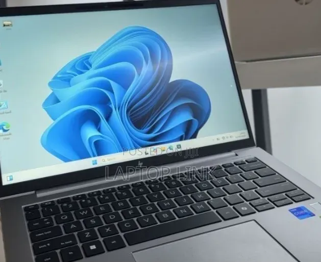 New Laptop HP ZBook Firefly G9 16GB Intel Core i7 SSD 512GB