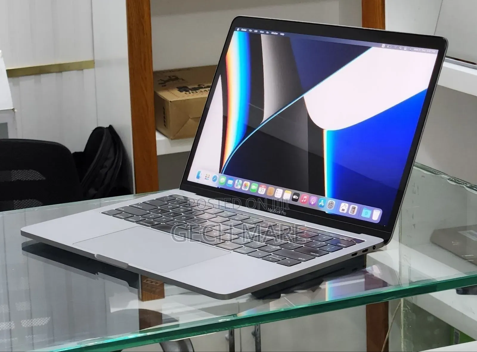 New Laptop Apple MacBook Pro 2019 16GB Intel Core i7 SSD 512GB