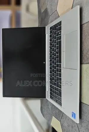 New Laptop HP ZBook Firefly G8 16GB Intel Core i7 SSD 512GB