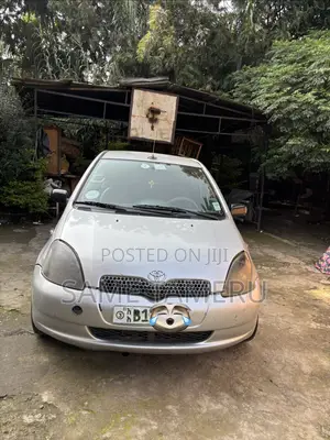Toyota Vitz 1.0 FWD 3dr 2001 Gray