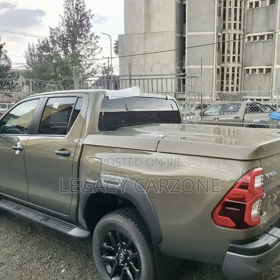 Toyota Hilux 2022 Gray