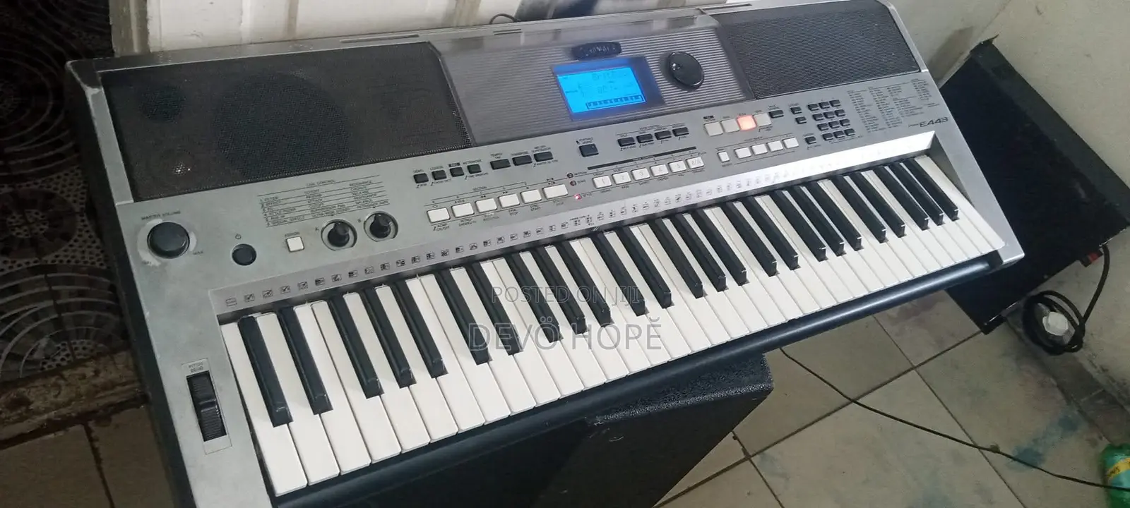 Yamaha Keyboard E443