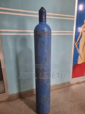 Versatile High-Capacity O2 Cylinder Compatible to Standard Medical Use
