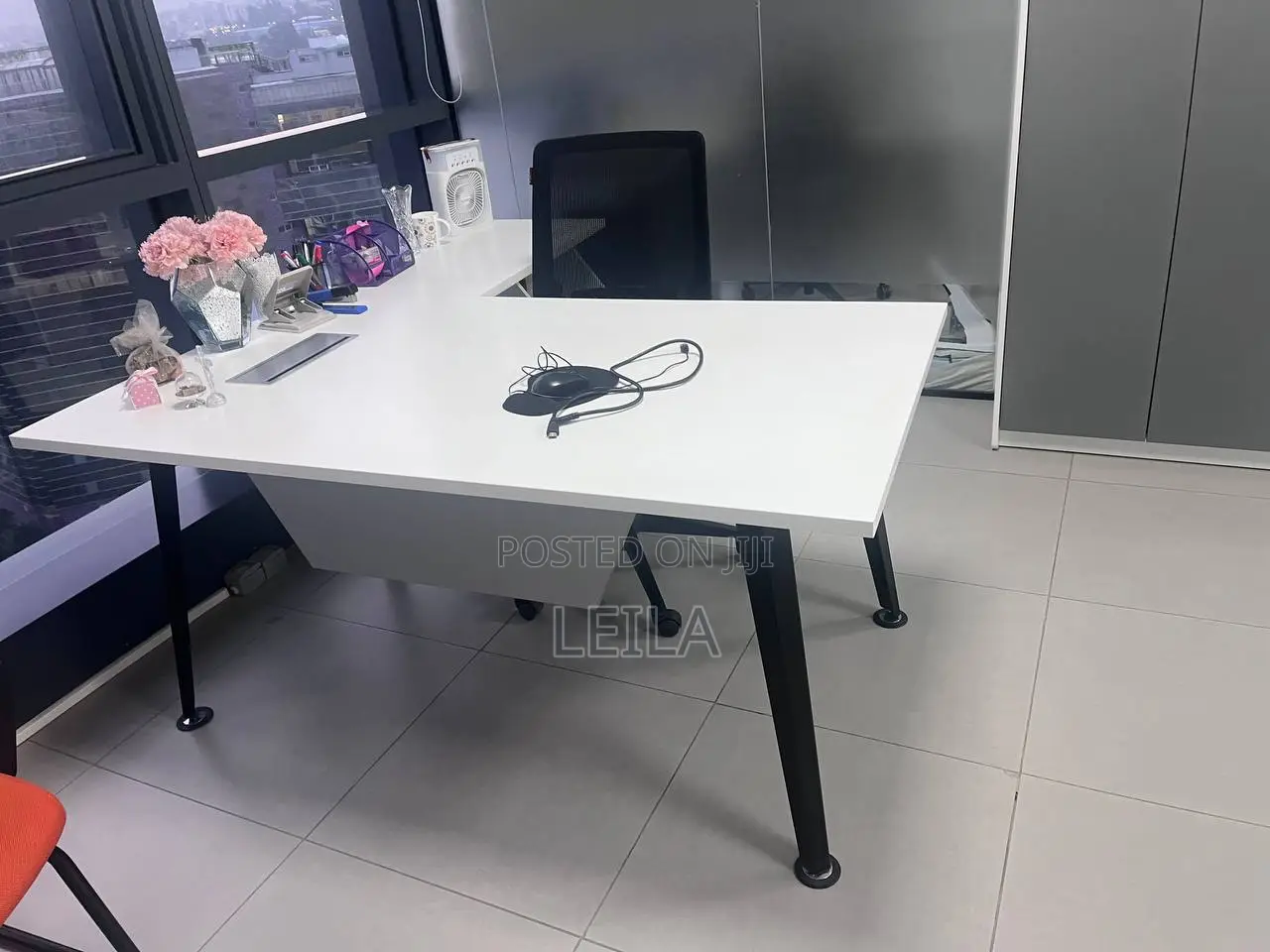 Executive Desk With Fixed Side