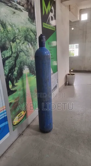 Aluminum Oxygen Cylinder Feature Corrosion-Resistant Brushed Aluminum