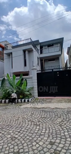 5bdrm Apartment in #Cmc ቤቶች ጀርባ ጥሩ ቤት, Bole for sale