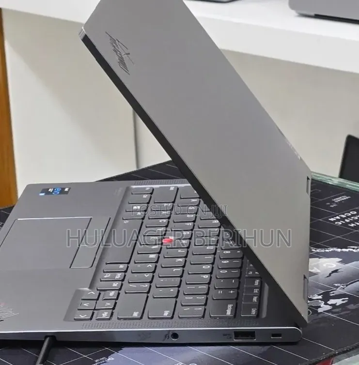 New Laptop Lenovo ThinkPad X1 Yoga 16GB Intel Core i5 SSD 512GB
