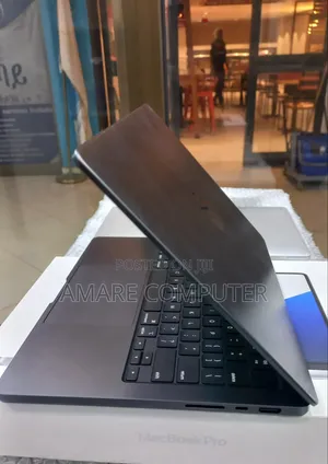New Laptop Apple MacBook Pro 2025 M5 16GB Apple M5 Pro SSD 512GB