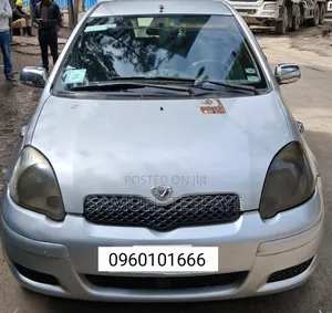 Toyota Vitz 2002 Silver