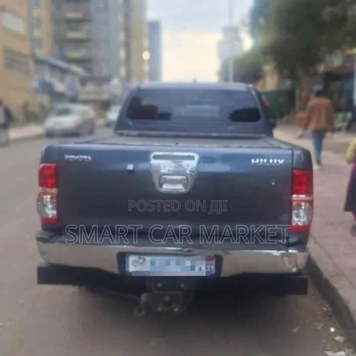 Toyota Hilux 2012 Black
