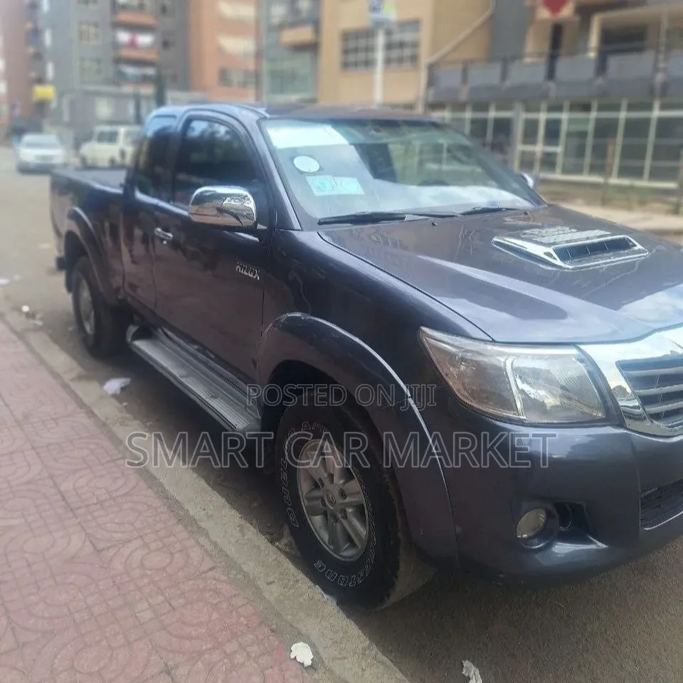 Toyota Hilux 2012 Black