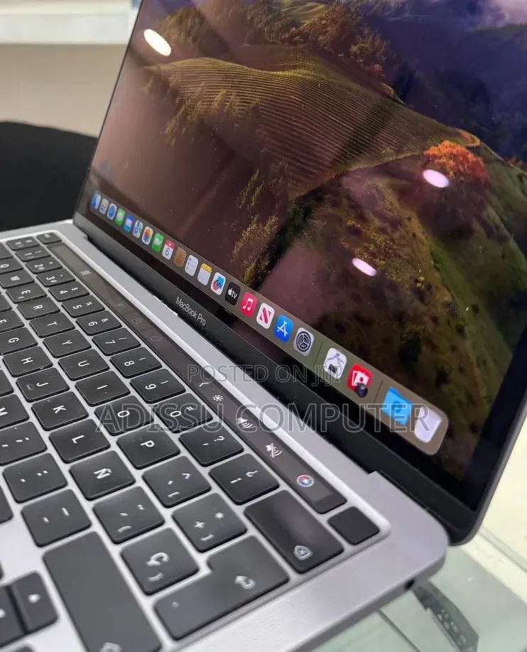New Laptop Apple MacBook Pro 2019 16GB Apple M1 Pro SSD 512GB