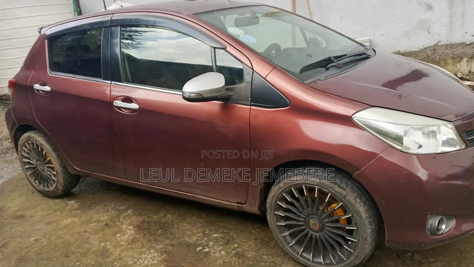 Toyota Yaris 2011 Brown
