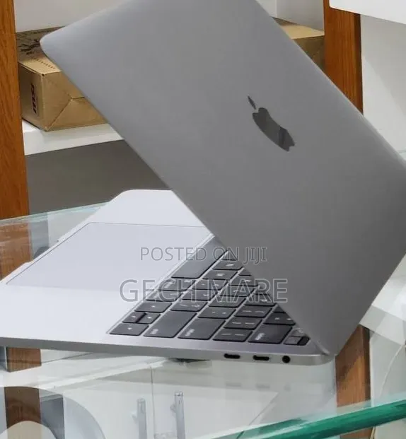New Laptop Apple MacBook Pro 2019 16GB Intel SSD 512GB