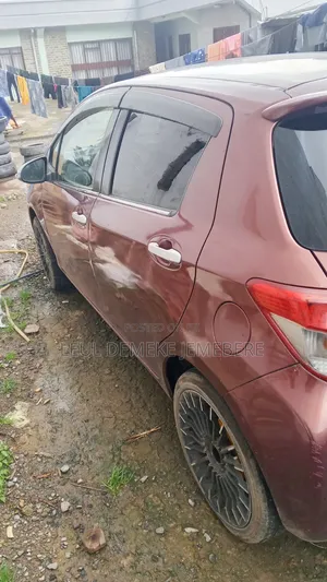 Toyota Yaris 2011 Brown
