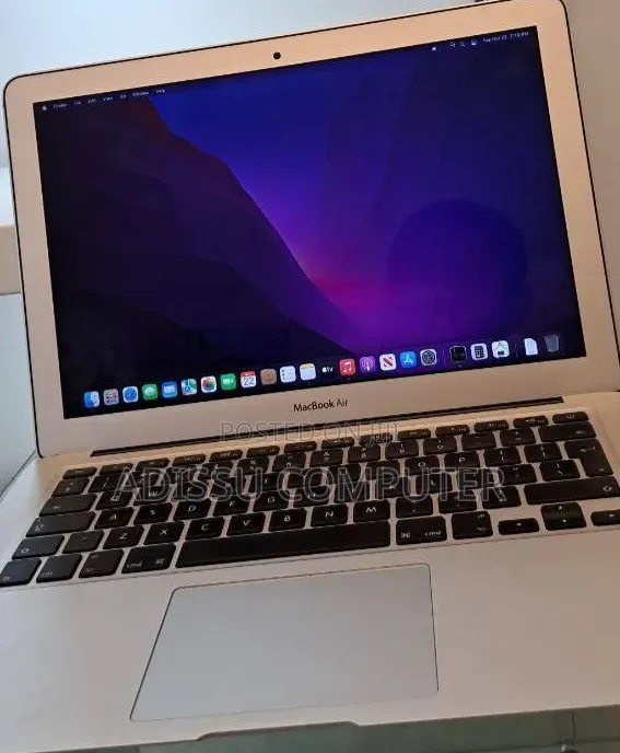 New Laptop Apple MacBook Pro 2017 8GB Intel Core i5 SSD 128GB