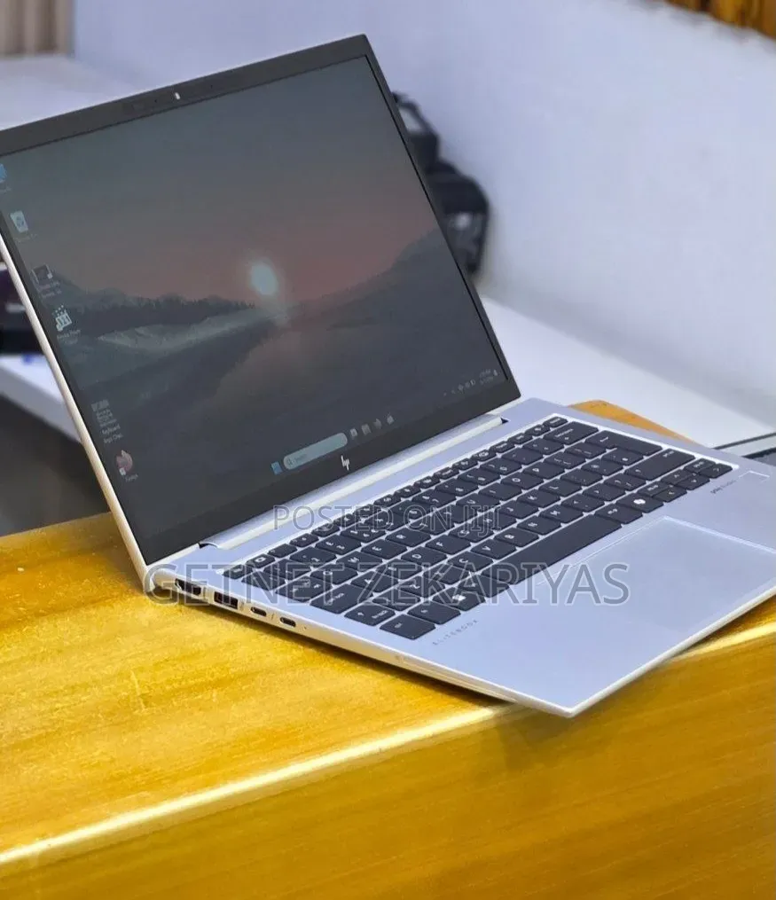 New Laptop HP Elitebook 830 G11 16GB Intel Core Ultra 7 SSD 512GB