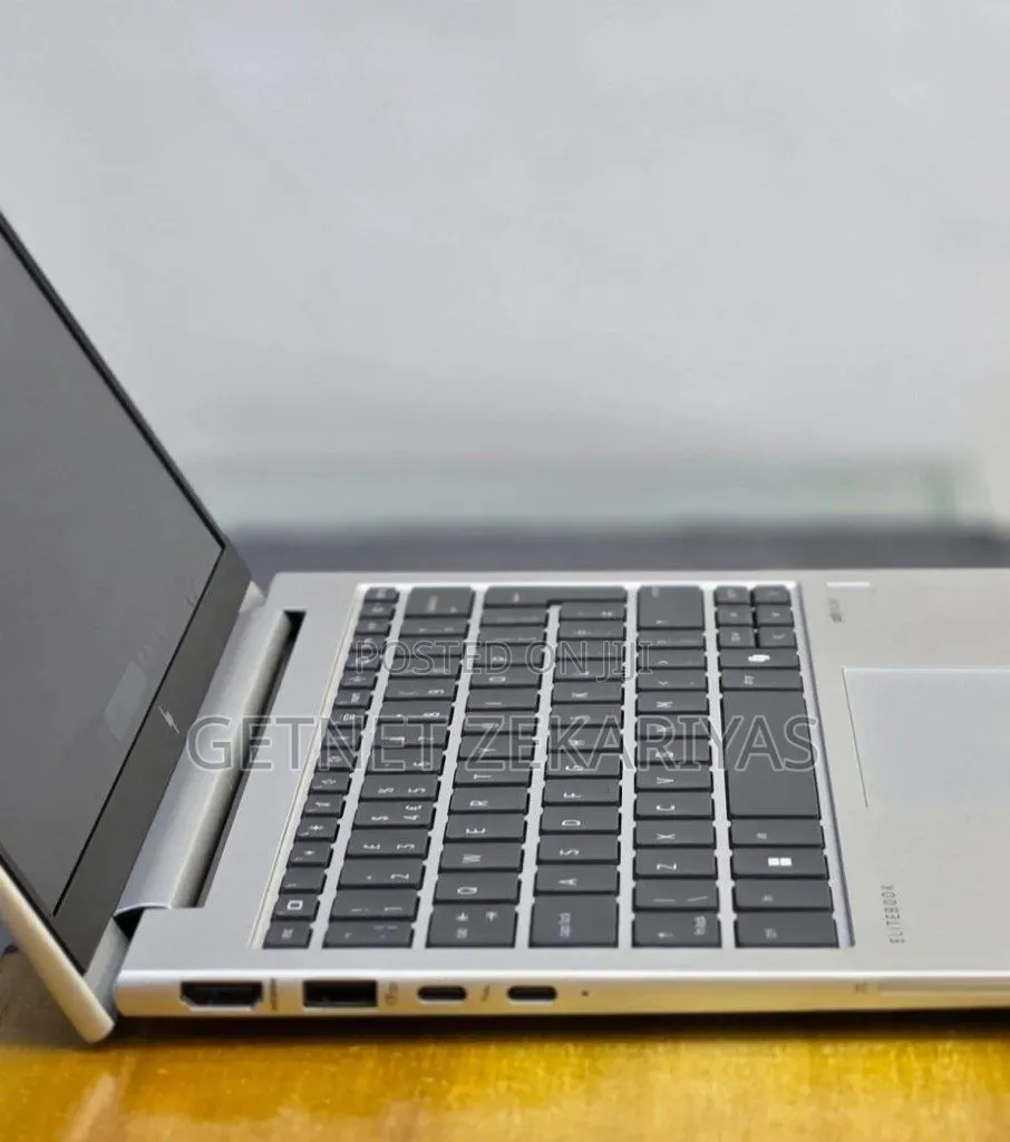 New Laptop HP Elitebook 830 G11 16GB Intel Core Ultra 7 SSD 512GB