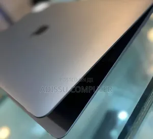 New Laptop Apple MacBook Pro 2019 8GB Apple M1 Pro SSD 256GB