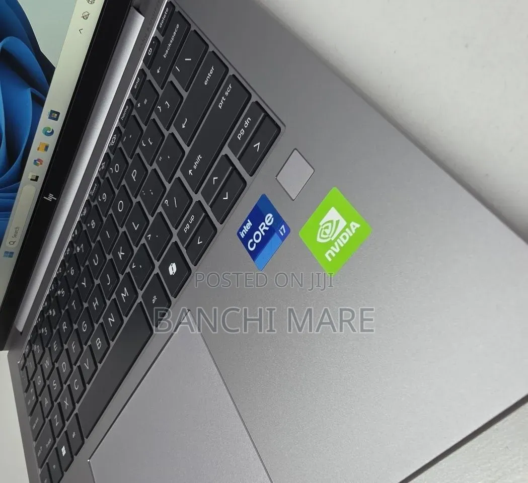 New Laptop HP ZBook Firefly G9 16GB Intel Core i7 SSD 512GB
