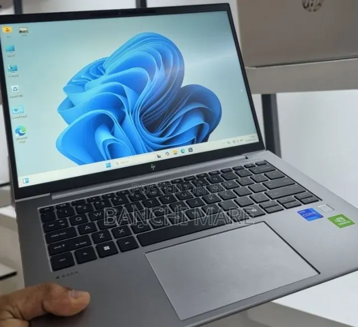 New Laptop HP ZBook Firefly G9 16GB Intel Core i7 SSD 512GB