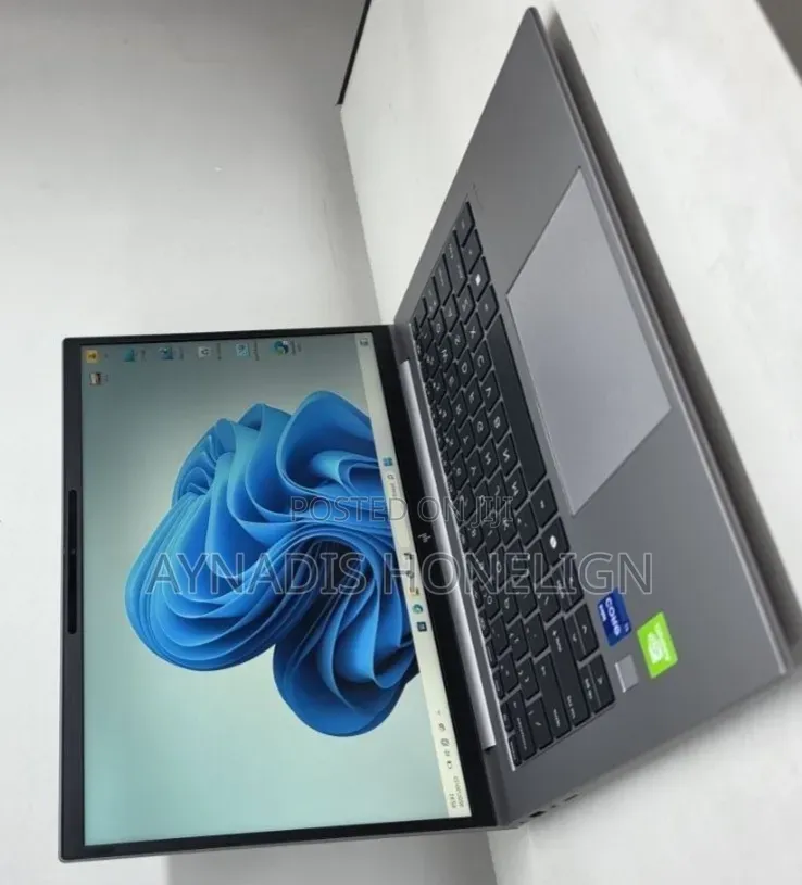 New Laptop HP ZBook Firefly G9 16GB Intel Core i7 SSD 512GB