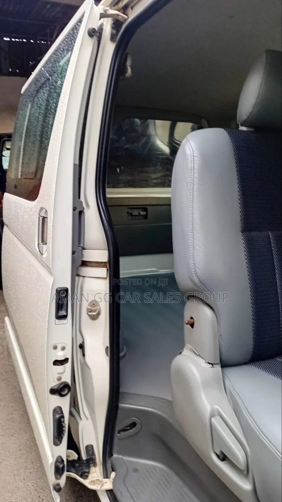 Toyota HiAce 2007 White