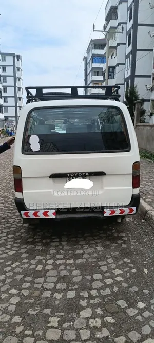 Toyota Hilux 1990 White