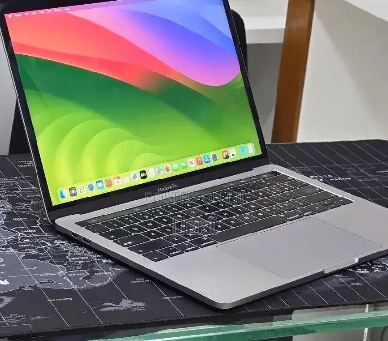 New Laptop Apple MacBook Pro 2019 16GB Intel Core i7 SSD 256GB