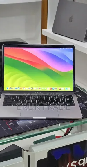 New Laptop Apple MacBook Pro 2019 16GB Intel Core i7 SSD 256GB
