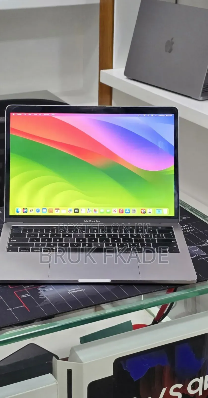 New Laptop Apple MacBook Pro 2019 16GB Intel Core i7 SSD 256GB