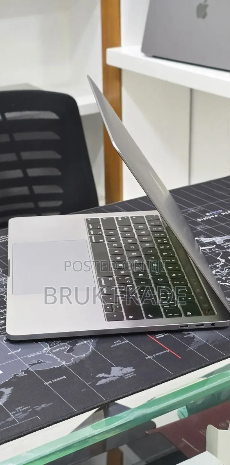 New Laptop Apple MacBook Pro 2019 16GB Intel Core i7 SSD 256GB