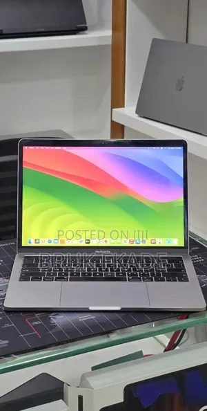 New Laptop Apple MacBook Pro 2019 16GB Intel Core i7 SSD 256GB