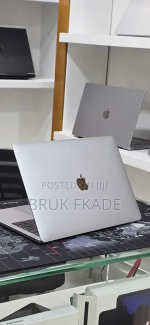 New Laptop Apple MacBook Pro 2019 16GB Intel Core i7 SSD 256GB