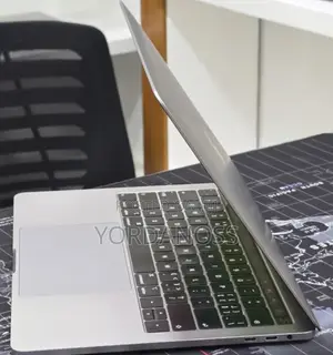New Laptop Apple MacBook Pro 2019 16GB Intel Core i7 SSD 256GB