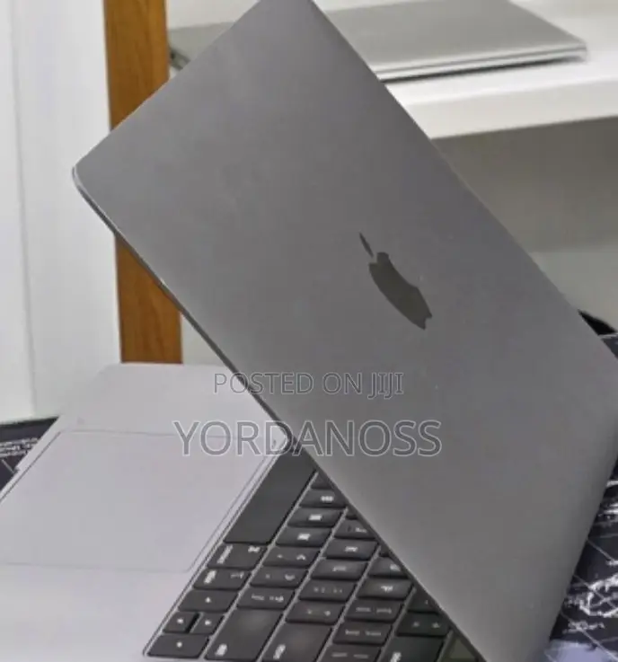 New Laptop Apple MacBook Pro 2019 16GB Intel Core i7 SSD 512GB