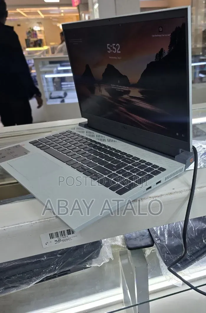 New Laptop Dell XPS 15 16GB Intel Core i7 SSD 512GB
