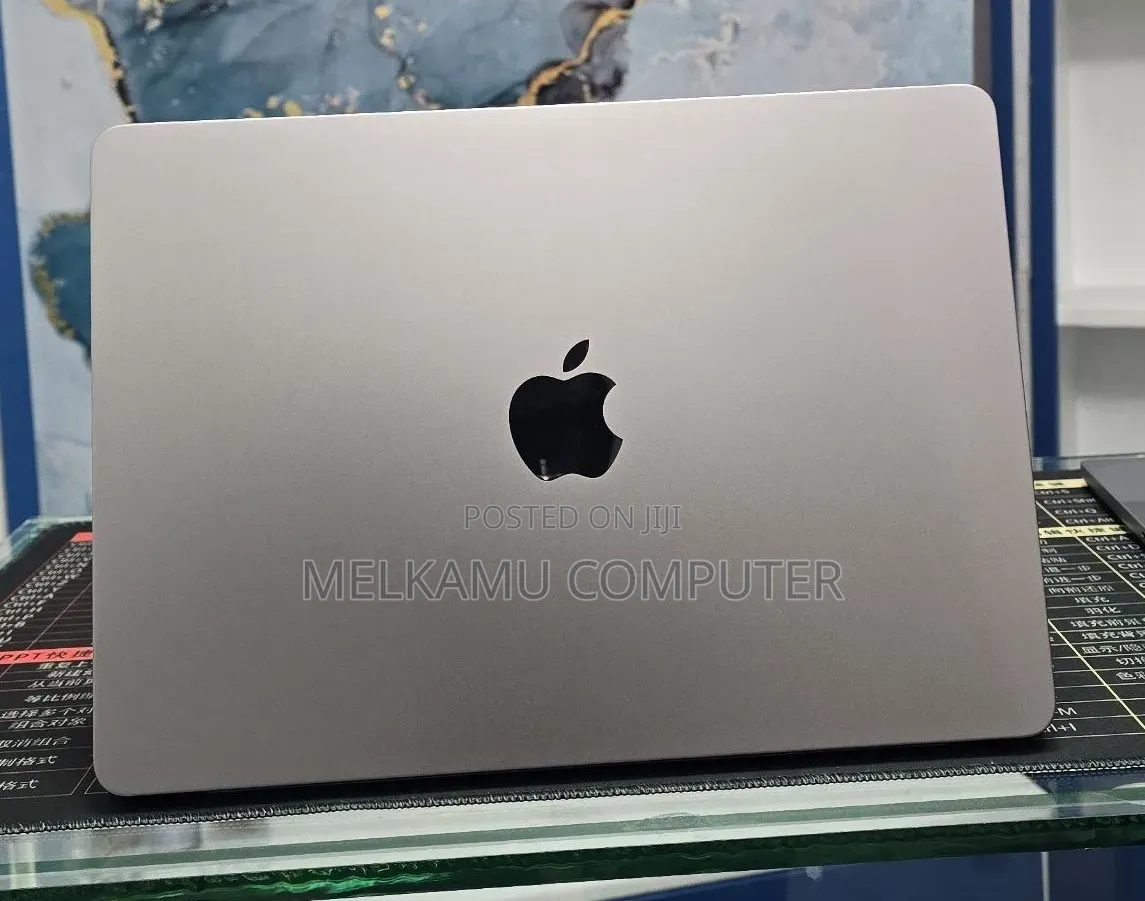 New Laptop Apple MacBook Air 2022 M2 16GB Apple M2 SSD 512GB