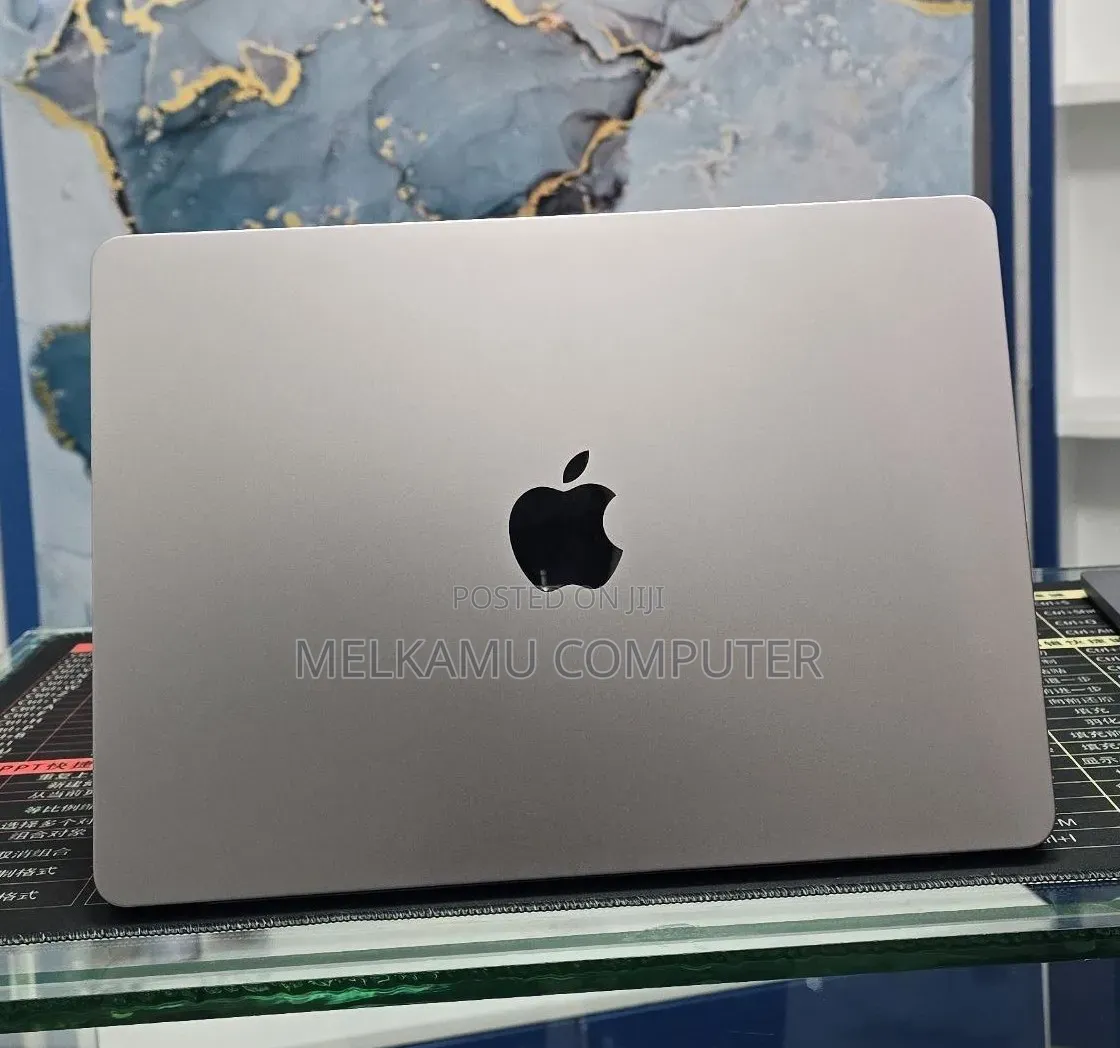 New Laptop Apple MacBook Air 2022 M2 16GB Apple M2 SSD 512GB