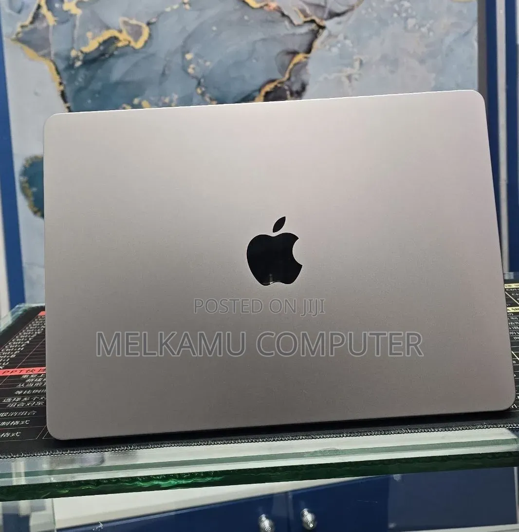 New Laptop Apple MacBook Air 2022 M2 16GB Apple M2 SSD 512GB
